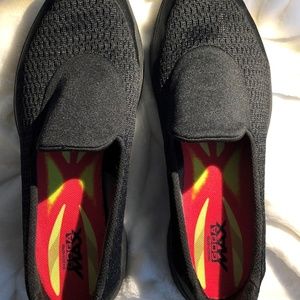 SKETCHERS Go Walk 4 Pursuit Perform. Shoes - Black